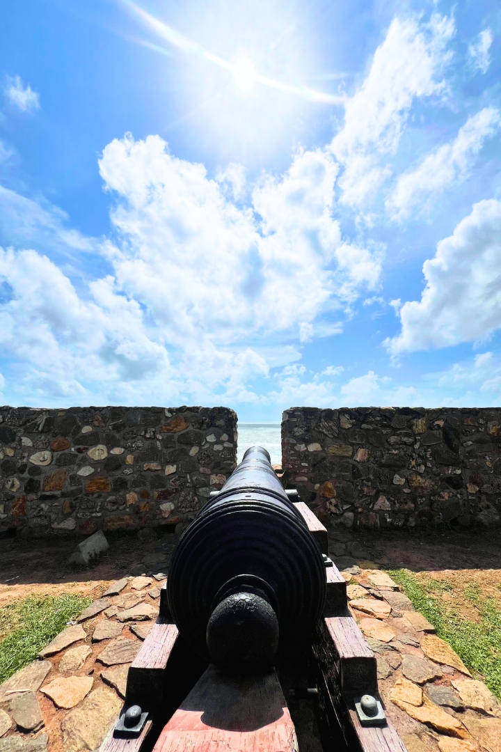 Cannon pointing towards the Indian Ocean in Galle Fort