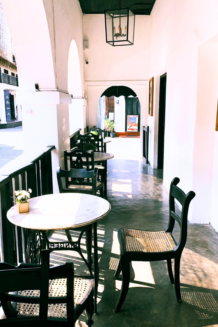 Colonial building walkway in Galle Fort