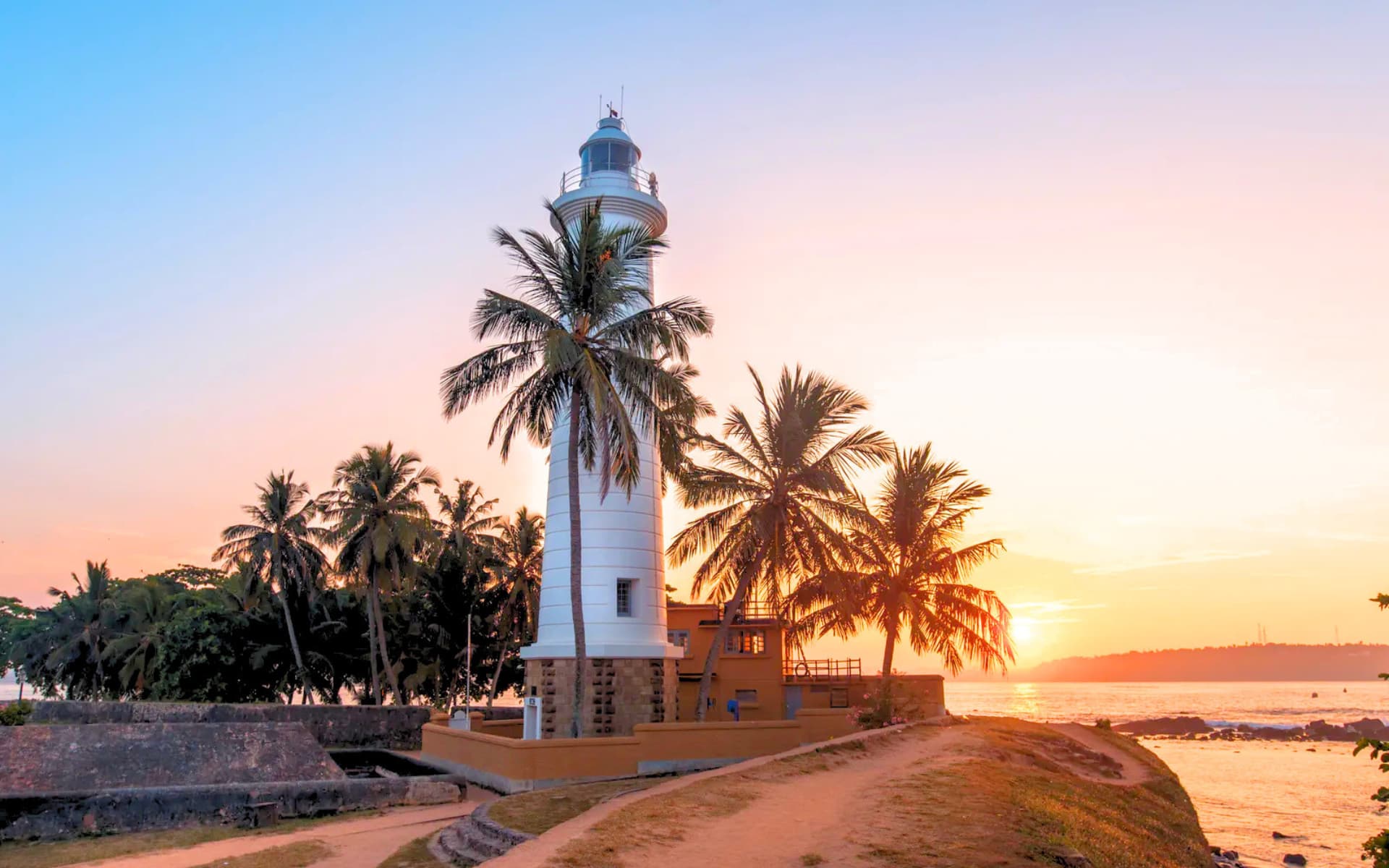 Galle Fort lighthouse and ramparts